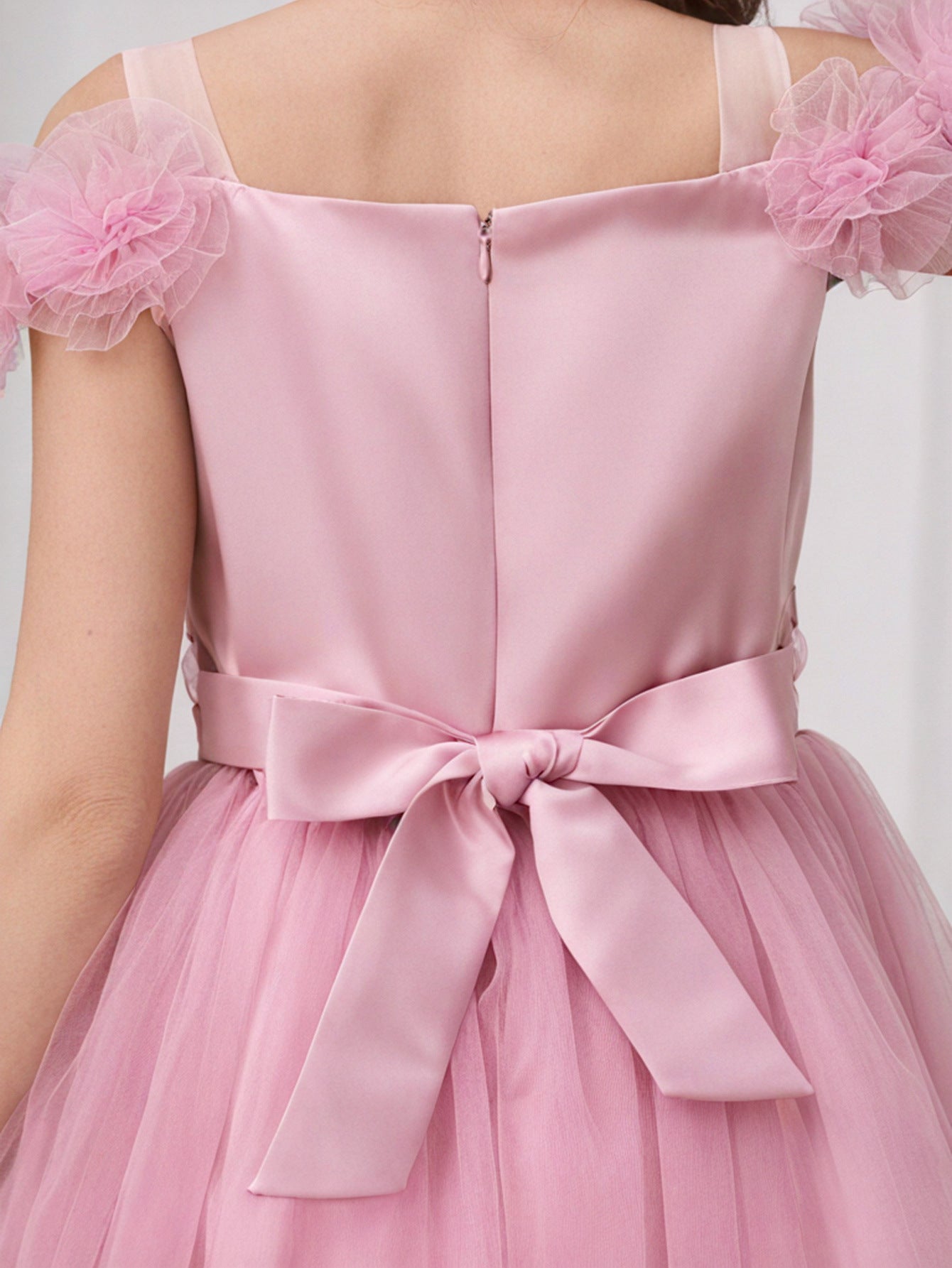 High Quality Satin Flower Graduation Girl Dress -Shoulderless with Pattern Decoration and Bow for Teen